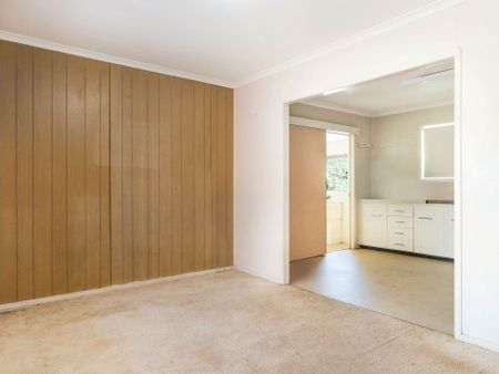 Spacious Family Living in Sought-After East Toowoomba - Photo 3