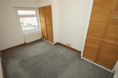 2 bedroom end of terrace house to rent - Photo 5