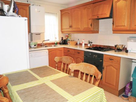 2 bedroom end of terrace house to rent - Photo 4