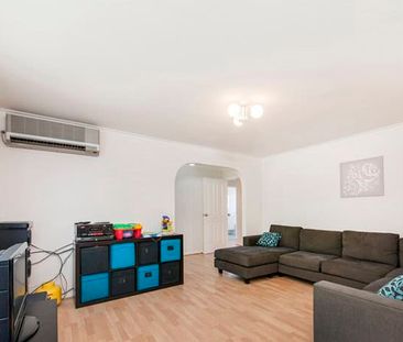 Beautifully presented four bedroom house. - Photo 1