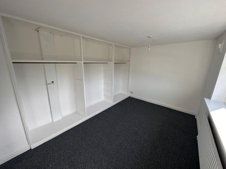 Spenser Avenue - Photo 3