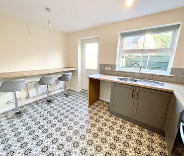 2 bedroom semi-detached house to rent - Photo 6