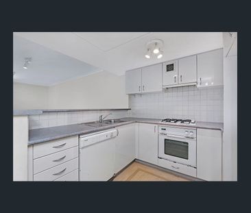 Victoria Tower - Unfurnished - Available 21st November - Photo 1