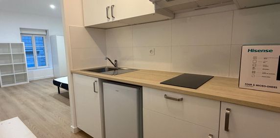 Location Appartement 1 pièce 28m² BORDEAUX 33000 - Photo 2