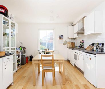 Roderick Road, Hampstead, NW3 - Photo 1