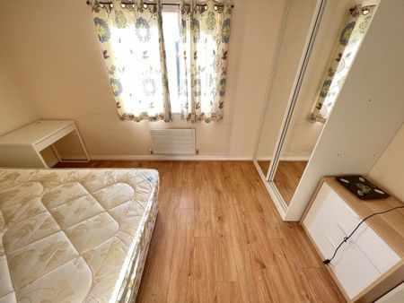 Silverbirch Avenue, Coventry, Canley - Photo 2