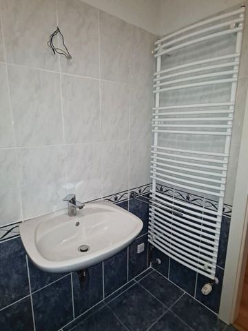 NASCHMARKT-NÄHE, 62 m2 Dachgeschoß, 2 Zimmer, Küche, Wannenbad, Parketten, U4-Nähe, Kettenbrückengasse - Photo 4