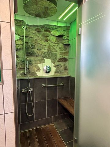 A louer appartement de 2.5 pièces refait à neuf - Photo 2