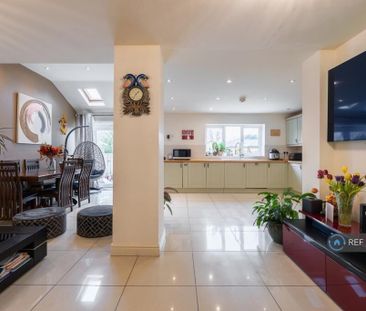 5 bedroom semi-detached house to rent - Photo 1