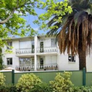 Location Location! - Photo 3