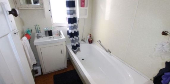 Lovely living in May - Photo 2