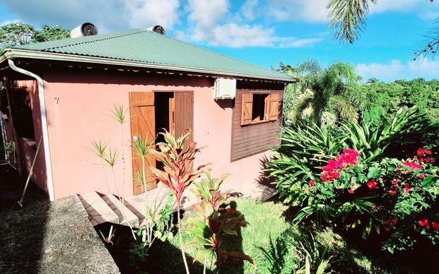 Maison à louer 4 pièces • Sainte-Rose - Photo 1