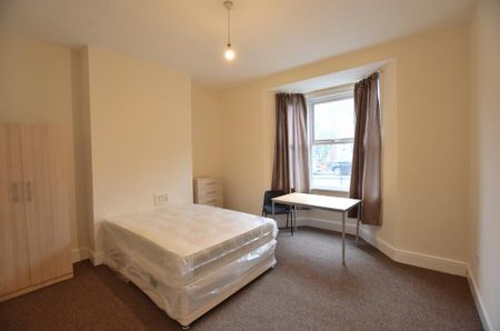 2 bedroom flat to rent - Photo 4