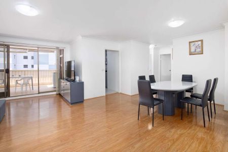 Enjoy the most secure location and the most convenient location in Parramatta! - Photo 2