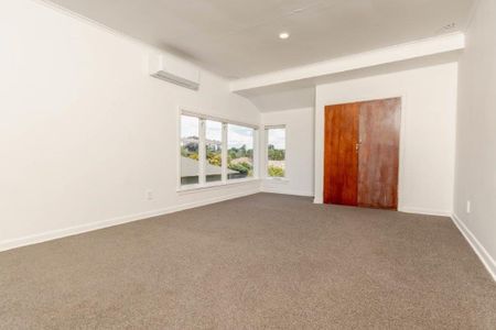 Old-world house - Photo 2