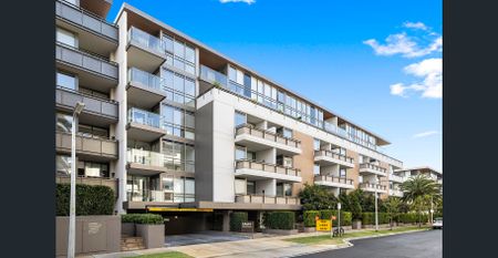 Bounce into Bond! - Photo 2