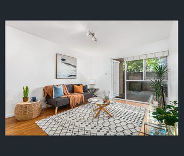 STYLISH GROUND FLOOR APARTMENT WITH PRIVATE COURTYARD! - Photo 3