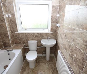 3 bedroom Semi-Detached House to let - Photo 3