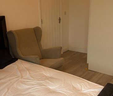 1 bedroom in a house share to rent - Photo 6