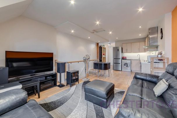 3 bedroom flat to rent - Photo 1