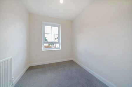 3 Bedroom House - Terraced - Photo 3
