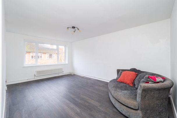 Leicester Close, Worcester Park, KT4 - Photo 1