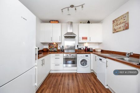 1 bedroom flat to rent - Photo 5