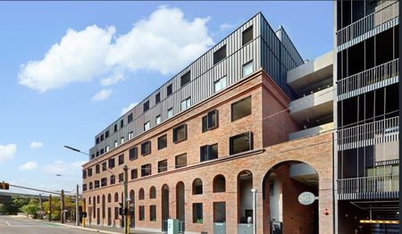 Stunning Brand-New Warehouse-Style Apartment In Kensington With A Private Roof Top - Photo 2