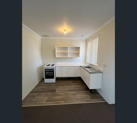 10/185 Birkett St, Dianella, WA 6059 - Photo 2