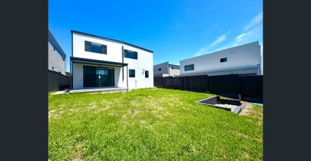 Stunning 5-Bedroom, 3-Bath Home with Spacious Backyard – For Lease! - Photo 3