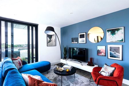 Fairfield Avenue, Staines-upon-Thames, Surrey, TW18 4JW - Photo 2