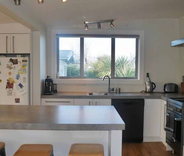 NORTH NEW BRIGHTON - 4 BEDROOMS, 1 BATHROOM, HEATPUMP, DOUBLE GARAGE - Photo 3