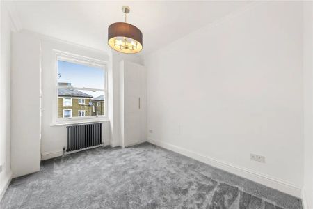 3 bedroom flat in Archway - Photo 4