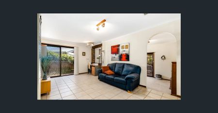 Spacious Family Home in a Quiet Cul-de-Sac - Photo 4