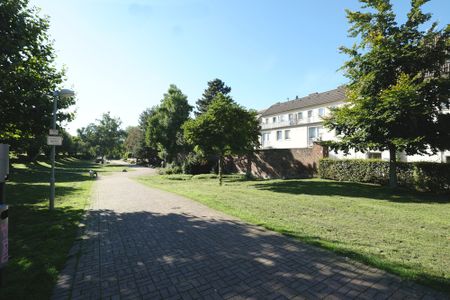 Gemütliche 2-Zimmer-Dachgeschosswohnung im Herzen von Krefeld - Uerdingen! - Photo 2