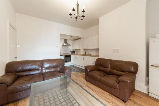 3 bedroom flat to rent - Photo 1