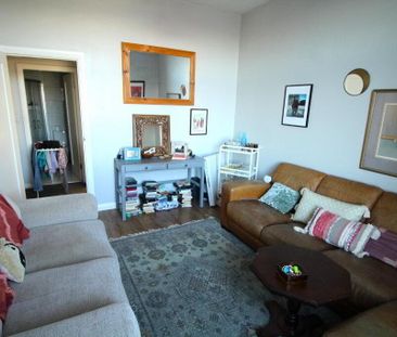 Flat 4, 8 Kinnegar Drive, Holywood, BT18 9JQ - Photo 2