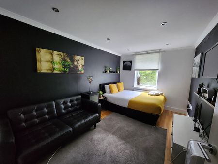 Netherheys Drive, London, CR2 6 - Photo 3