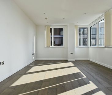 Flat to rent - High Street, Bromley, BR1 - Photo 1