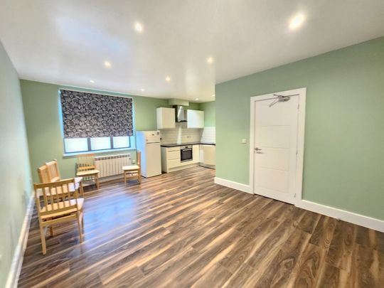 3 Bed Flat, Park Street, LU1 - Photo 1