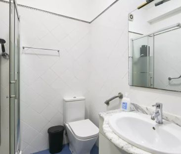 Room in a shared 7-bedroom apartment for rent in Lisbon - Photo 6