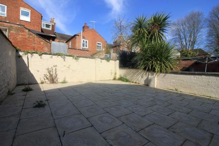 3 bedroom terraced house to rent - Photo 3