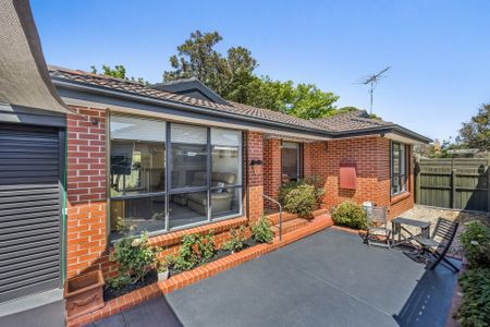 Modern 3 Bedroom Single Level Home! - Photo 3