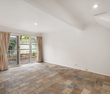 Charming Three-bedroom Townhouse In The Heart Of Elwood - Photo 2