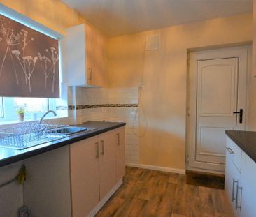 2 bedroom semi-detached house to rent - Photo 5