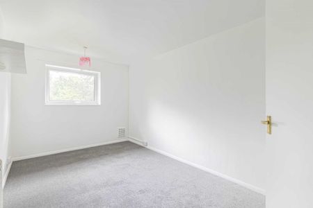 2 bed Flat for rent - Photo 3