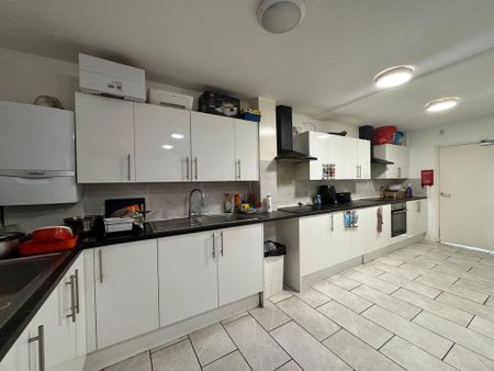 1 bedroom in a house share to rent - Photo 5