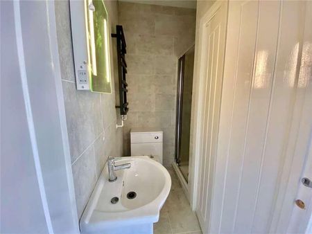 Chataway House, Leach Road, Chard, Somerset, TA20 - Photo 4