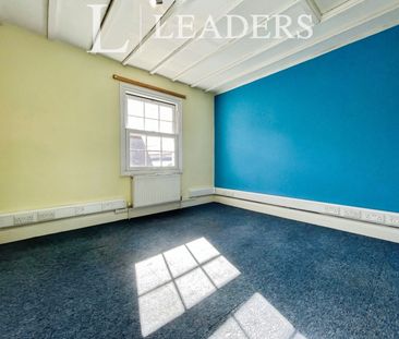 2 bedroom terraced to rent High Street, Kelvedon - Photo 2