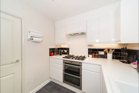 2 Bed Flat, Oliver Grove, SE25 - Photo 5